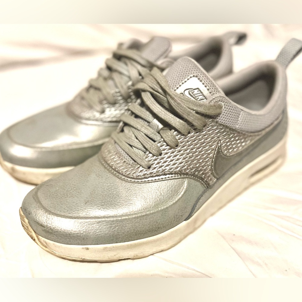 Nike Air Max Thea Premium Leather Metallic Platinum; Size 8 Women’s, Platinum